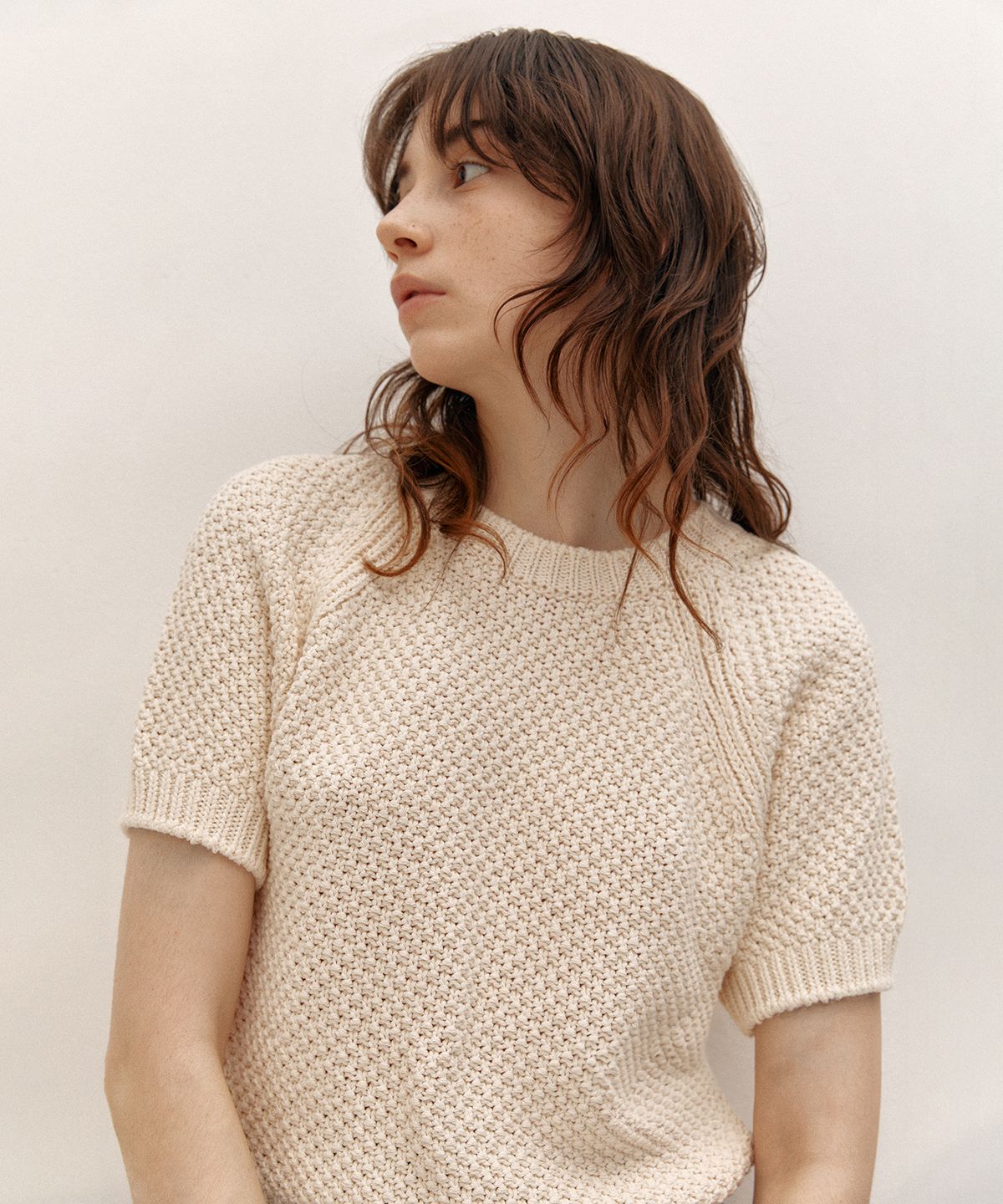 아바몰리(AVA MOLLI) ROUND NECK HALF-SLEEVES KNIT (CREAM)