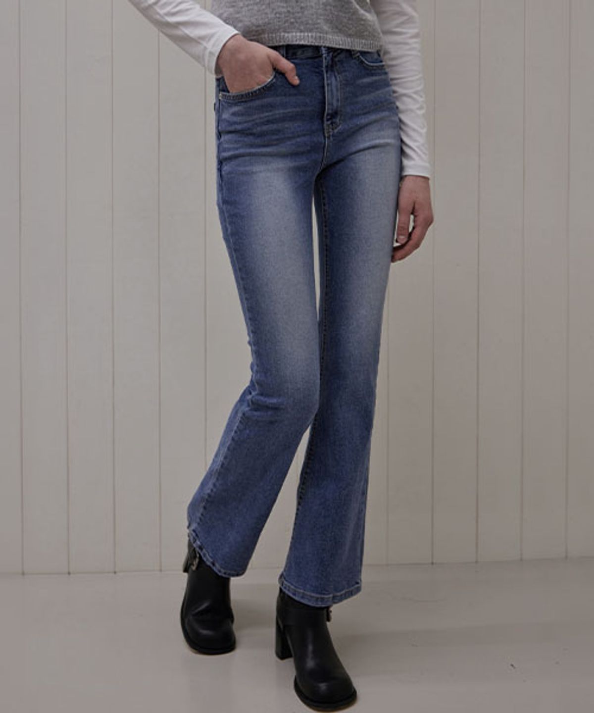 헤인트(HAINT) SANDED LONG BOOTCUT DENIM PANTS