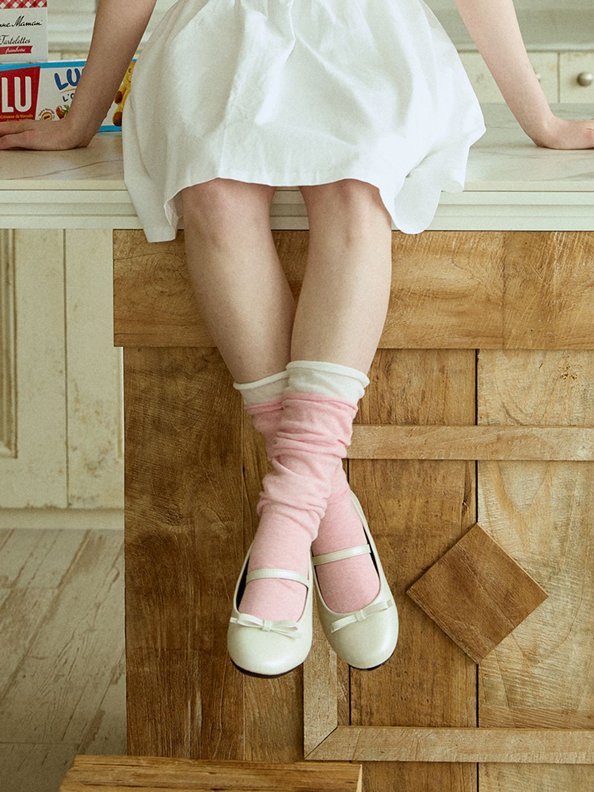 핑크파인애플(PINK PINEAPPLE) FRILL SEE-THROUGH KNEE SOCKS_PINK