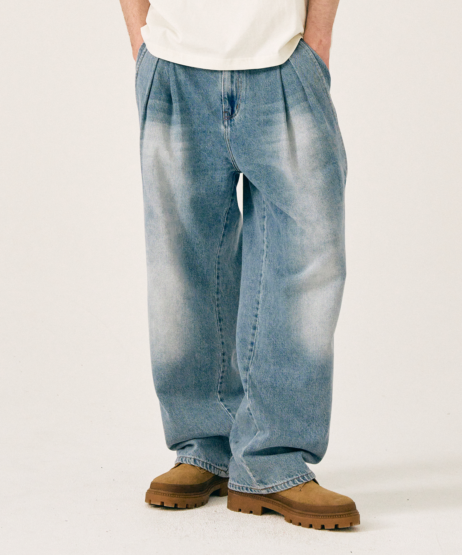 MUSINSA | SATUR Vinales Retro Two Tuck Denim Pants Light Blue