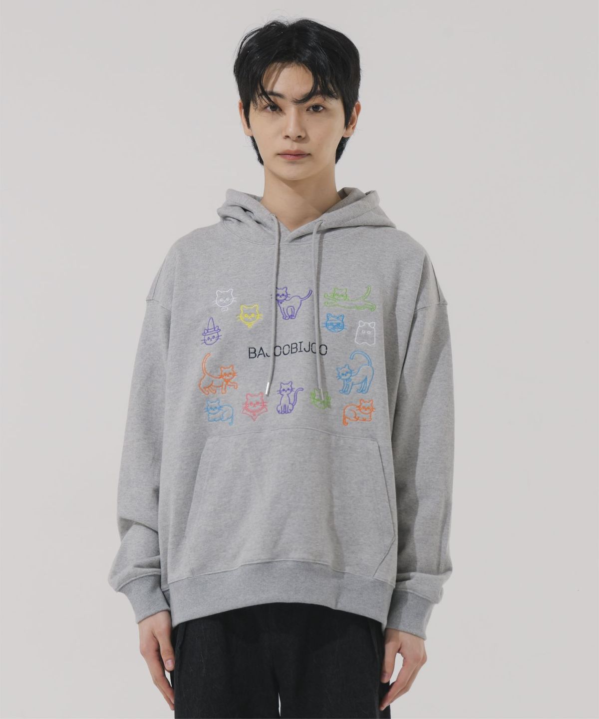 바쥬비쥬(BAJOO BIJOO) COLORFUL CAT EMBROIDERY OVER-FIT HOODIE [GREY]