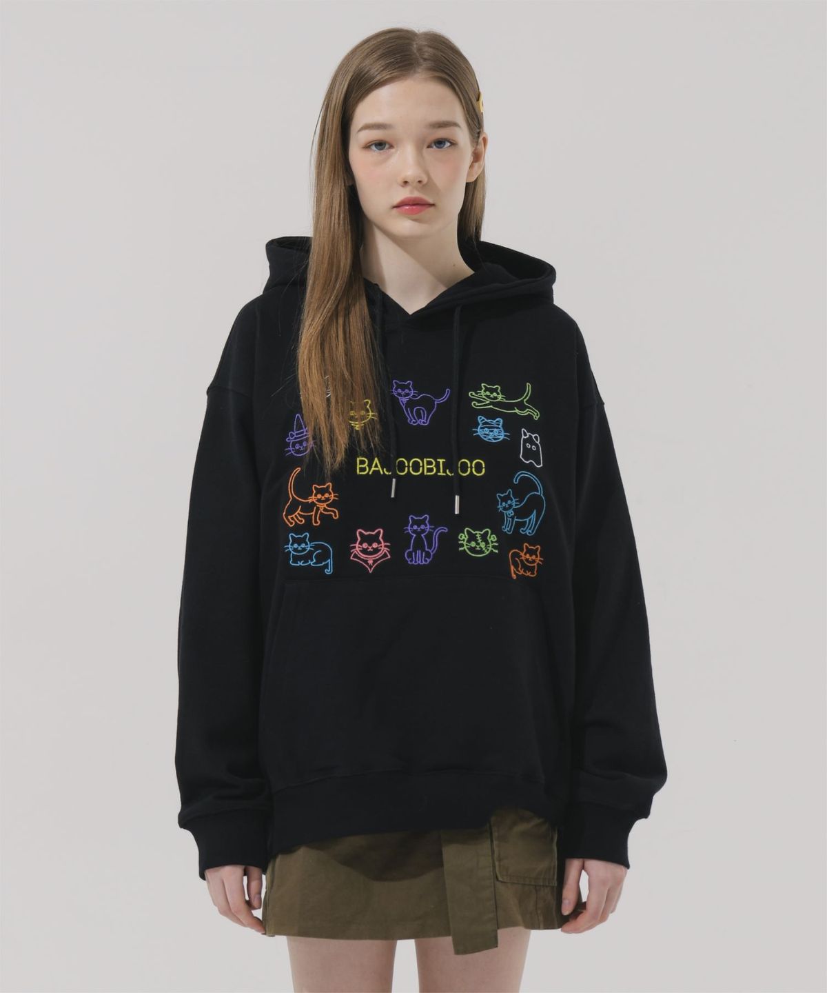 바쥬비쥬(BAJOO BIJOO) COLORFUL CAT EMBROIDERY OVER-FIT HOODIE [BLACK]