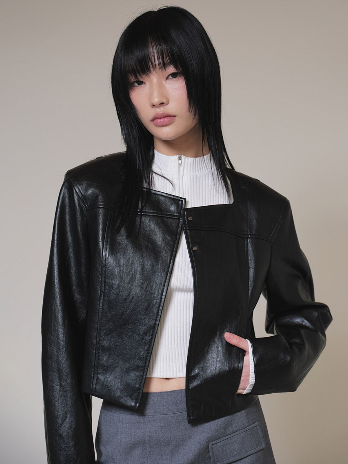 레이브(RAIVE) Non-collar Crop Jacket in Black VL4SJ011-10