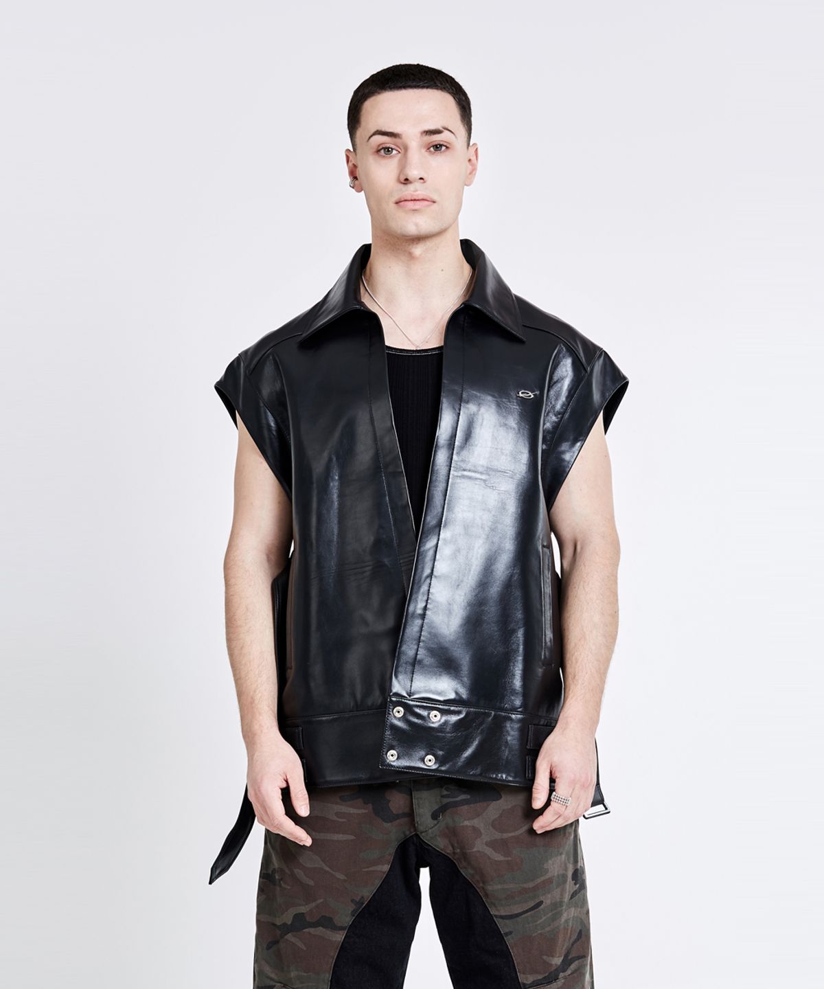 51퍼센트(51PERCENT) Leather Vest - black