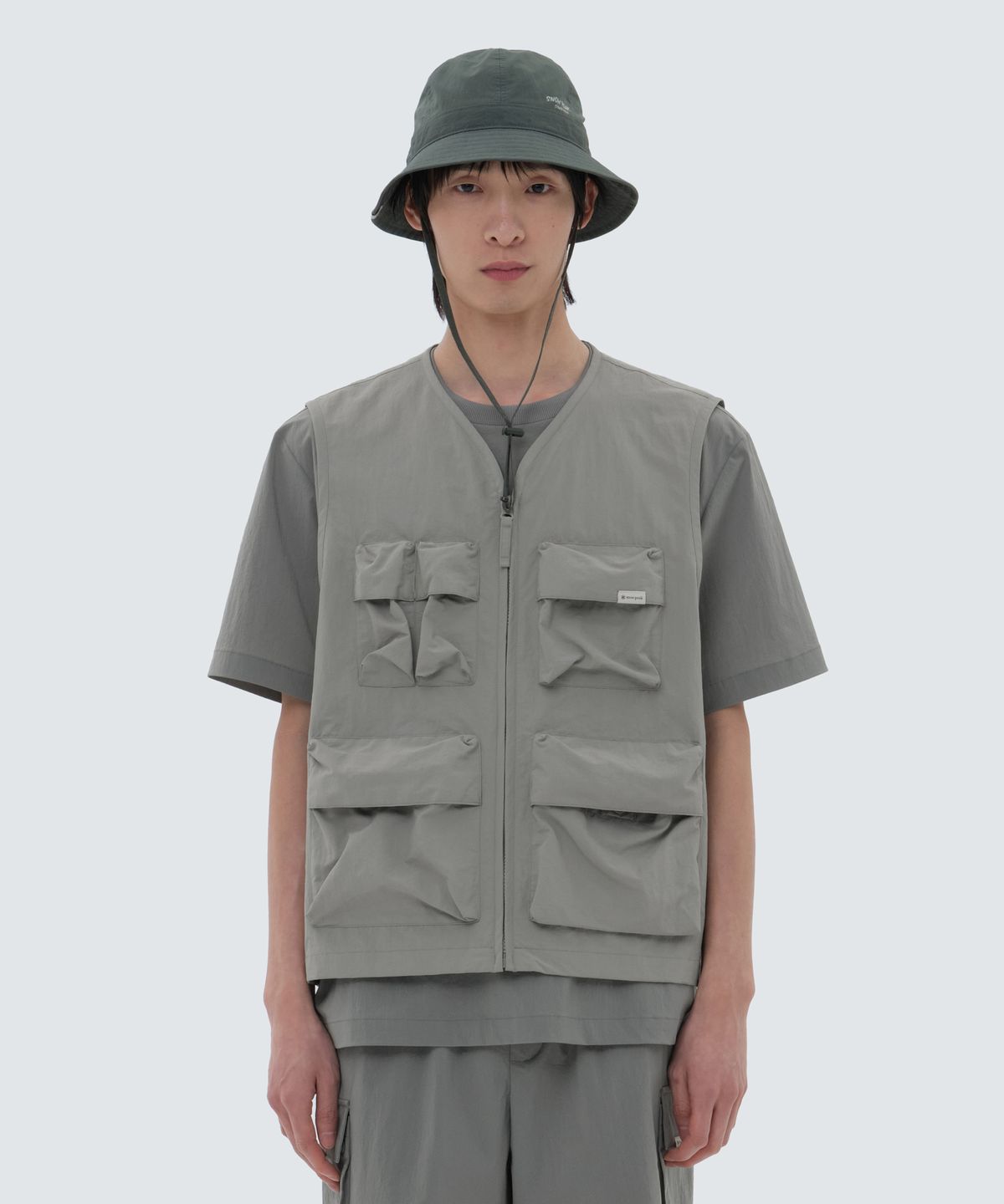 스노우피크 어패럴(SNOWPEAK APPAREL) 캠플 유틸리티 베스트 Fog Gray (S24SMCVE10)