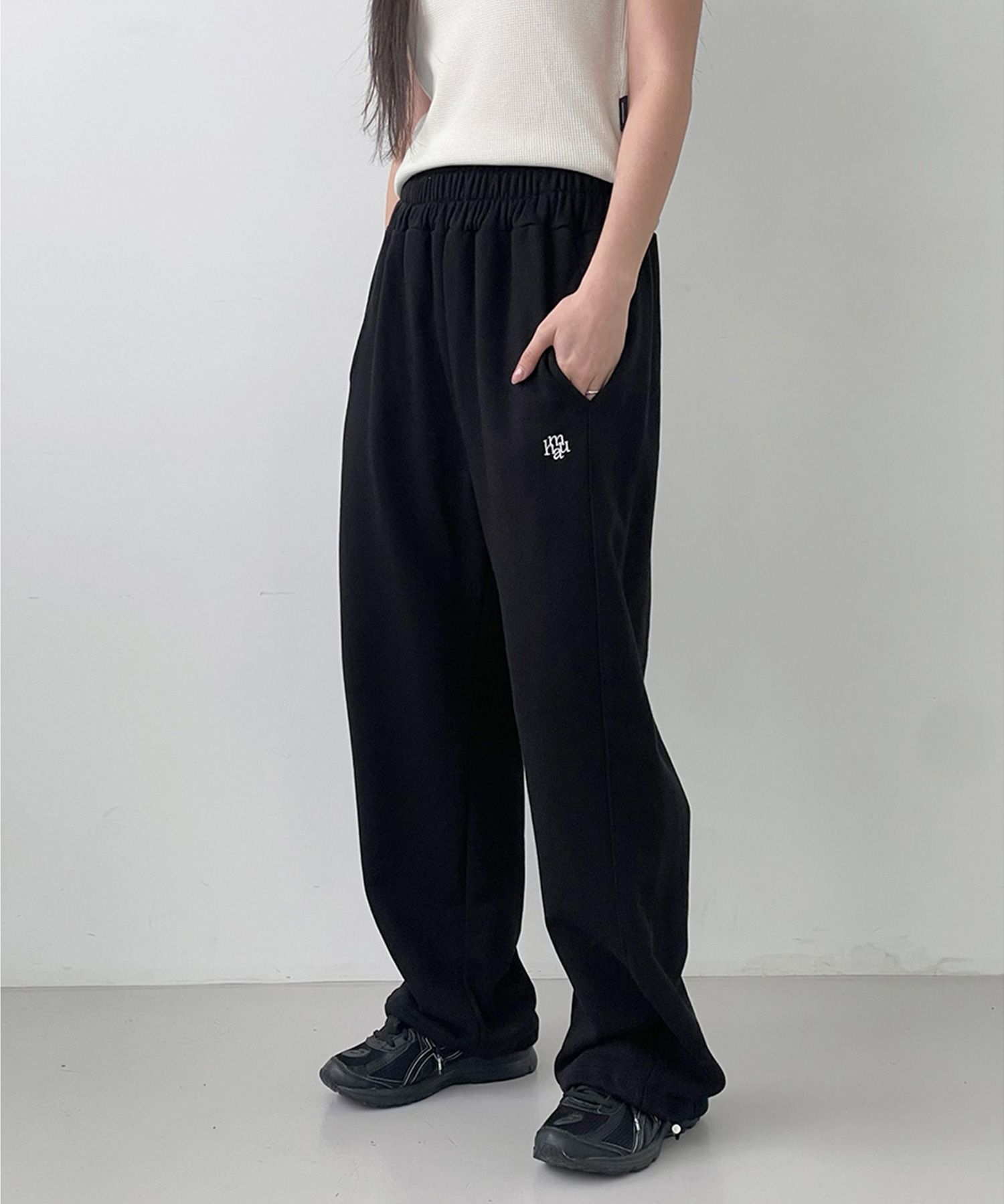 MUSINSA公式 | MUAHMUAH Stitch logo string jogger pants [black]
