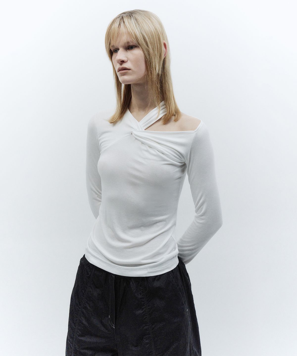 인사일런스 우먼(INSILENCE WOMEN) 브레이드 롱슬리브 탑 WHITE