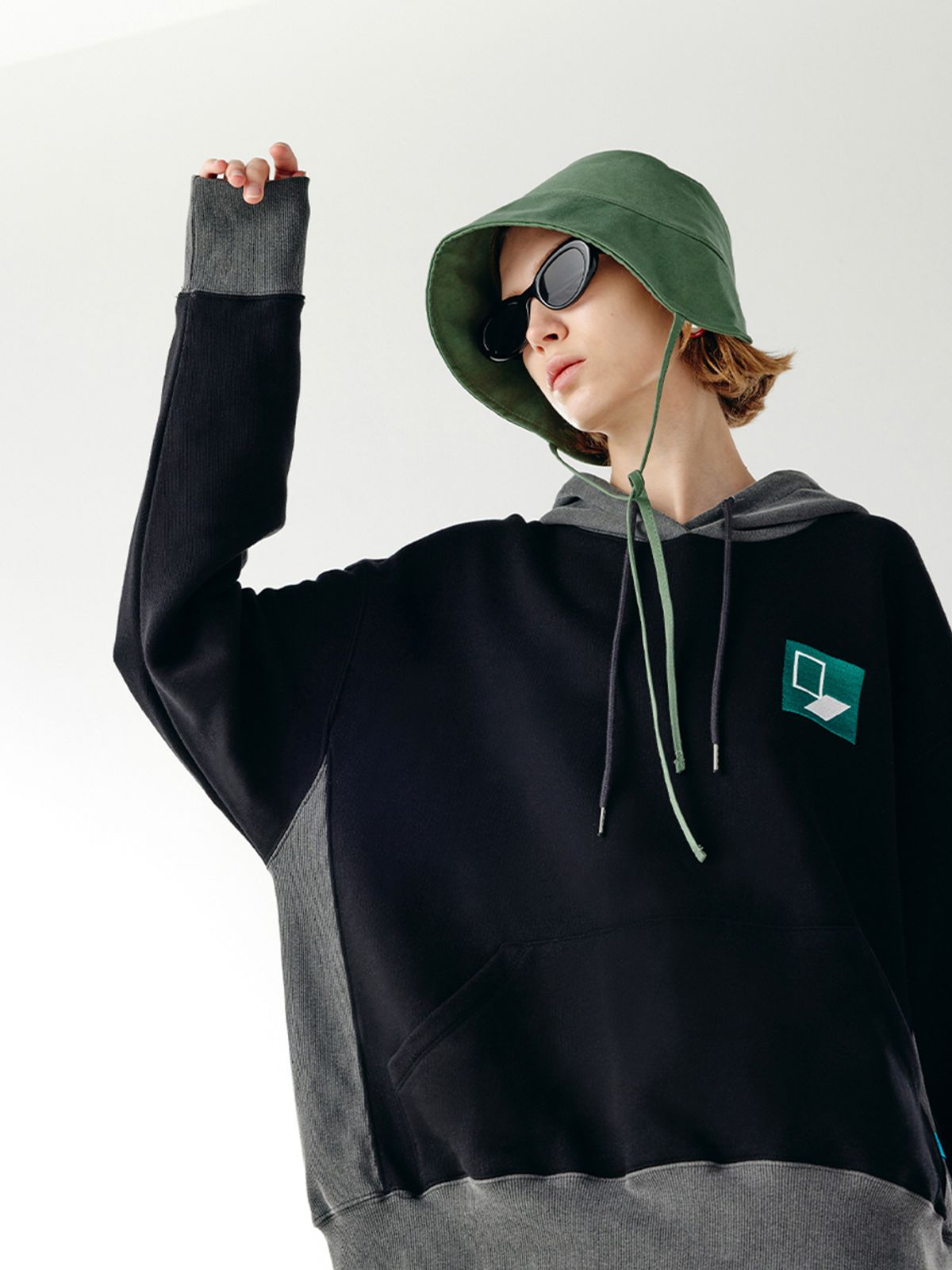 챈세스노이(CHANCE'S NOI) DoorBox Sweat Hoody (Mix-Black)
