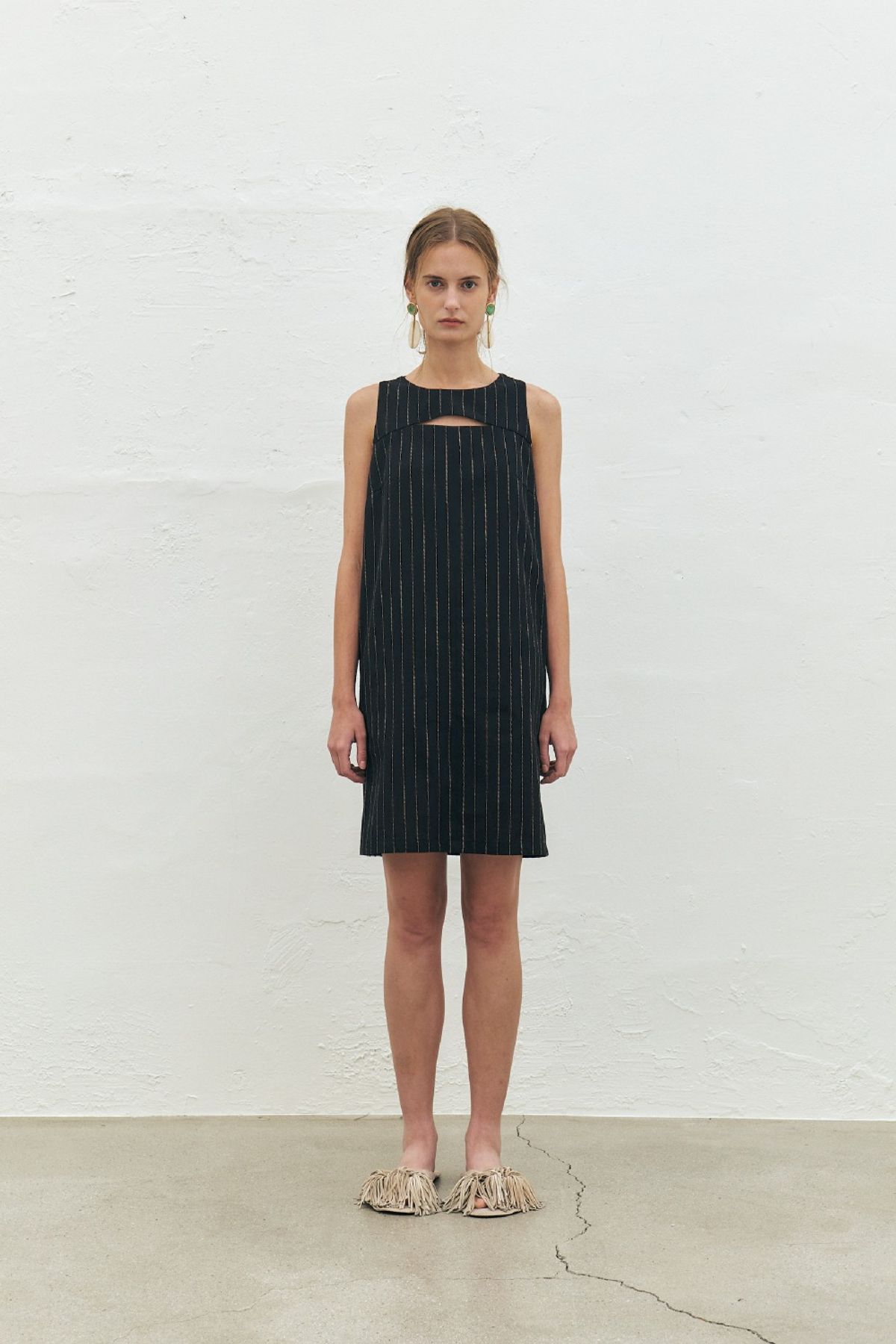 쿠메(KUMÉ) Striped Linen Blend O Ring Dress, Black