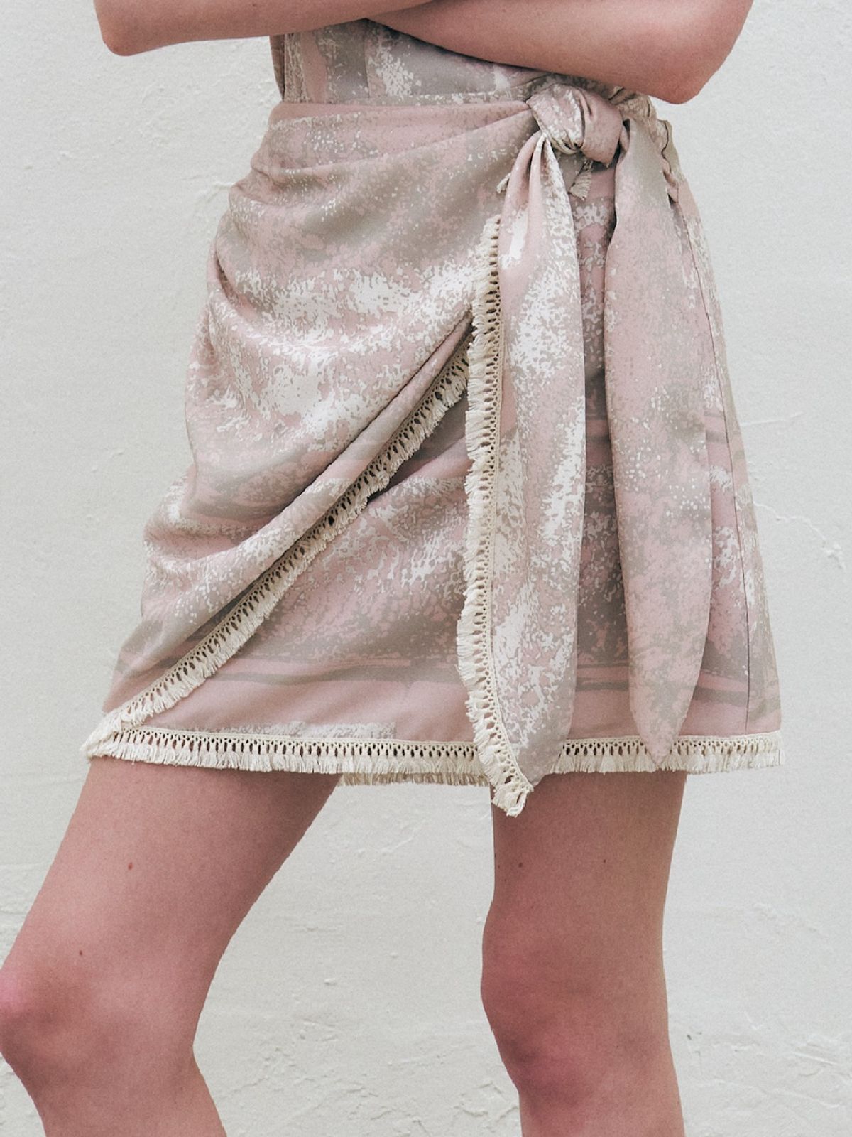 쿠메(KUMÉ) Printed Wrap Mini Skirt, Light Pink