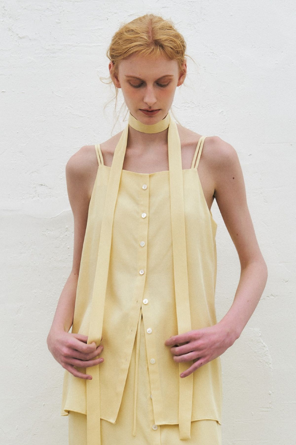 쿠메(KUMÉ) Tencel Twill Sleeveless Scarf Top, Light Yellow