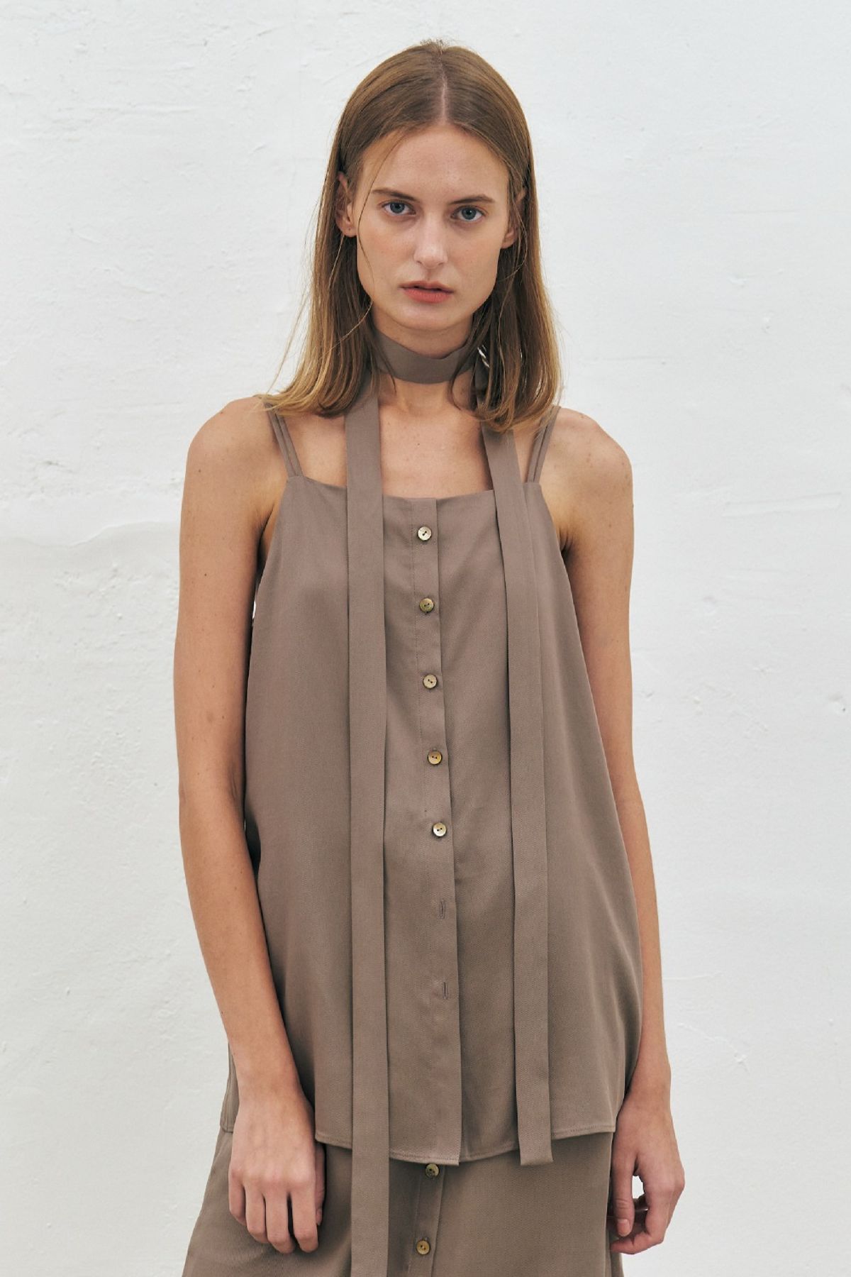 쿠메(KUMÉ) Tencel Twill Sleeveless Scarf Top, Dark Beige