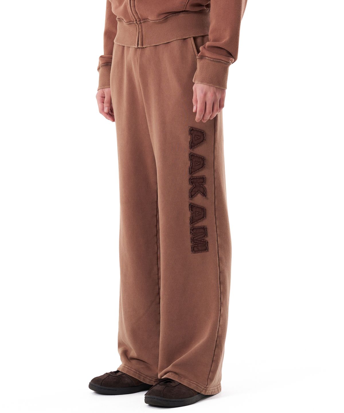 아캄(AAKAM) Washed Logo Sweatpants (Brown)