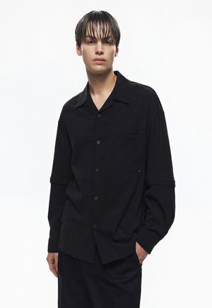 디테쳐블 플리츠 하프 셔츠 블랙 ZG3SH305BK