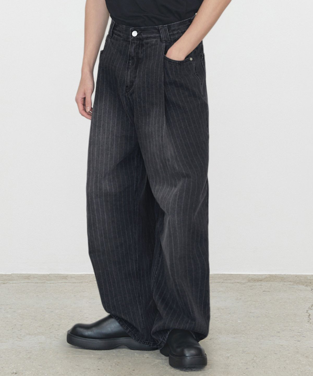 데케트(DECET) Deep Pleats Wide Jeans DCPT030STBlack
