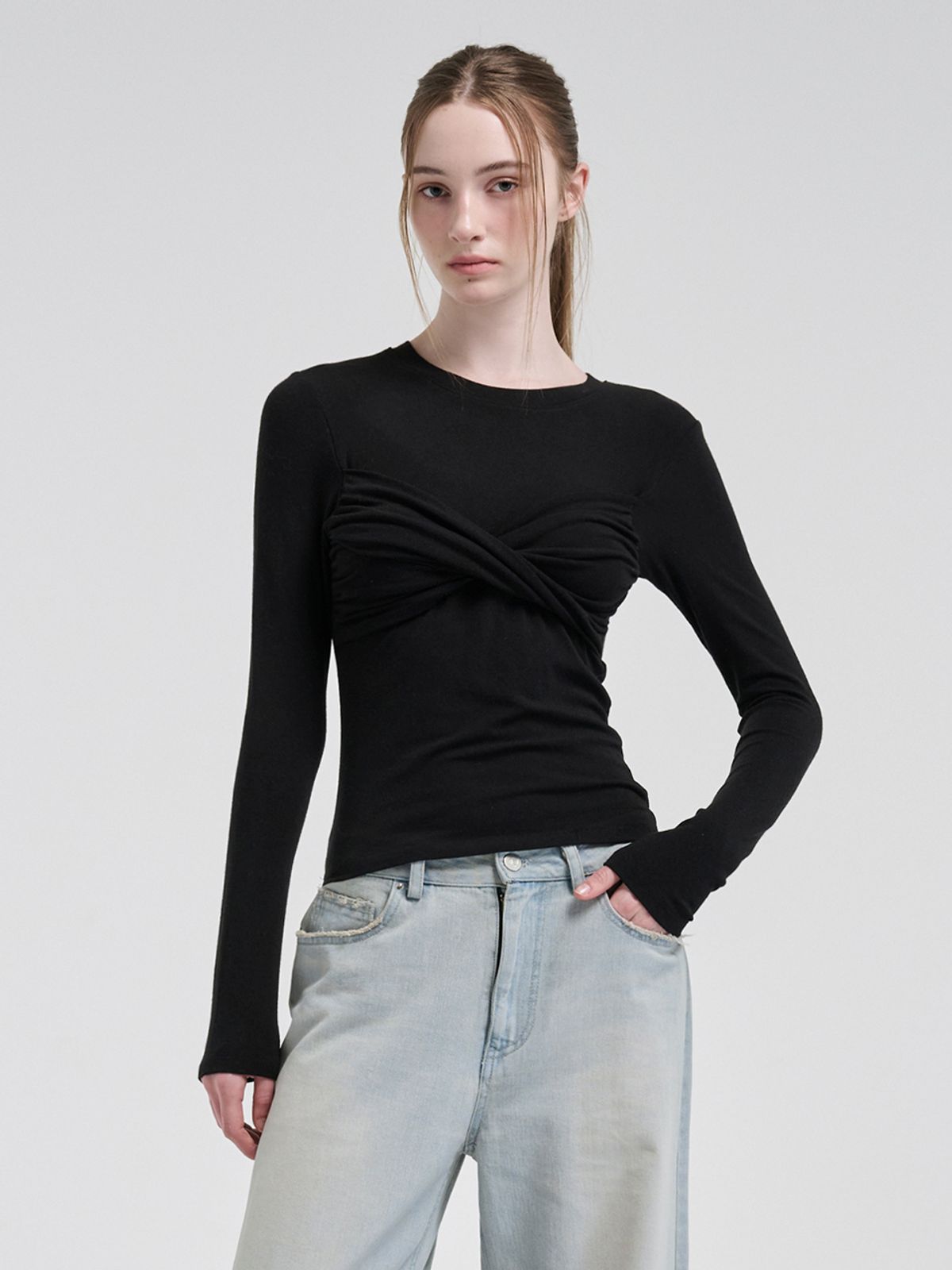 에트몽(ETMON) Ribbon Twisted T-Shirt, Black