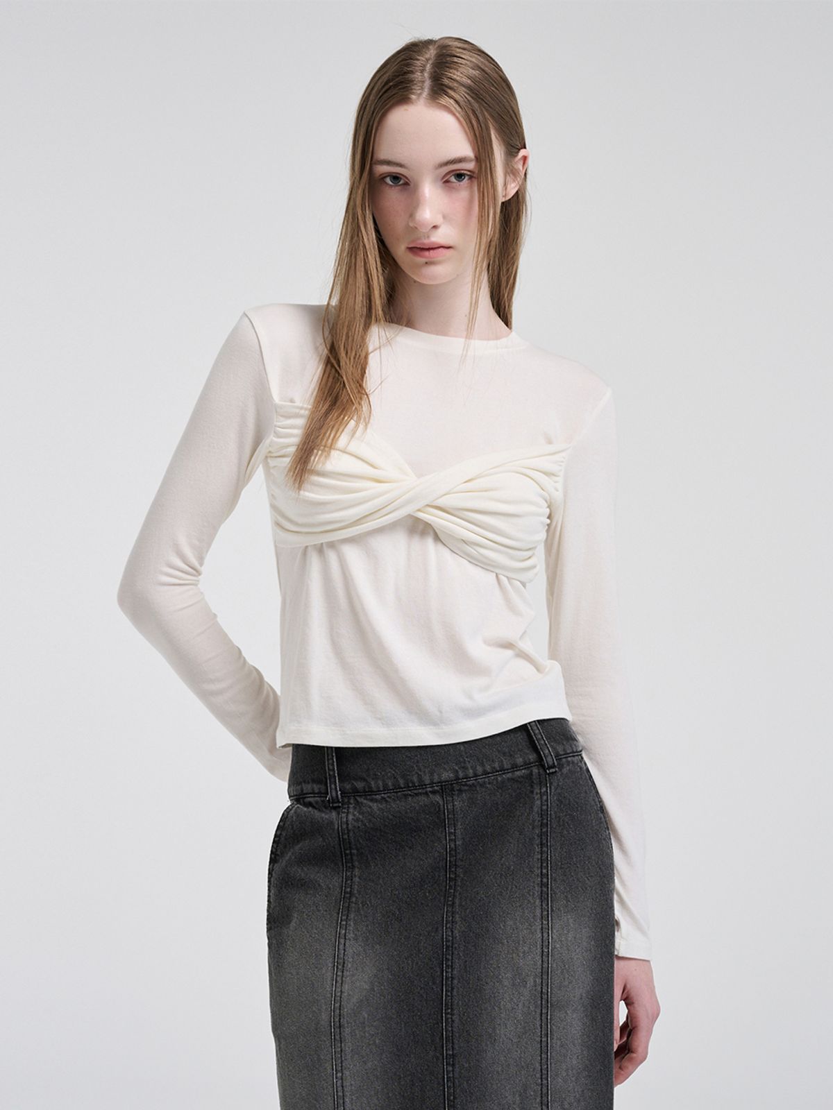 에트몽(ETMON) Ribbon Twisted T-Shirt, Cream