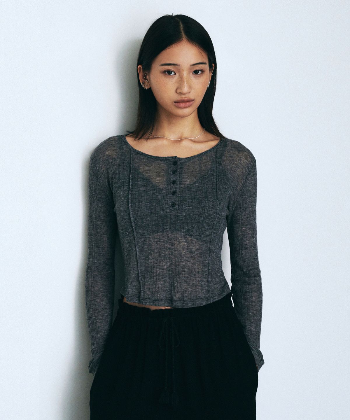 니브(NEEV) See-through button slim t-shirt (melange gray)