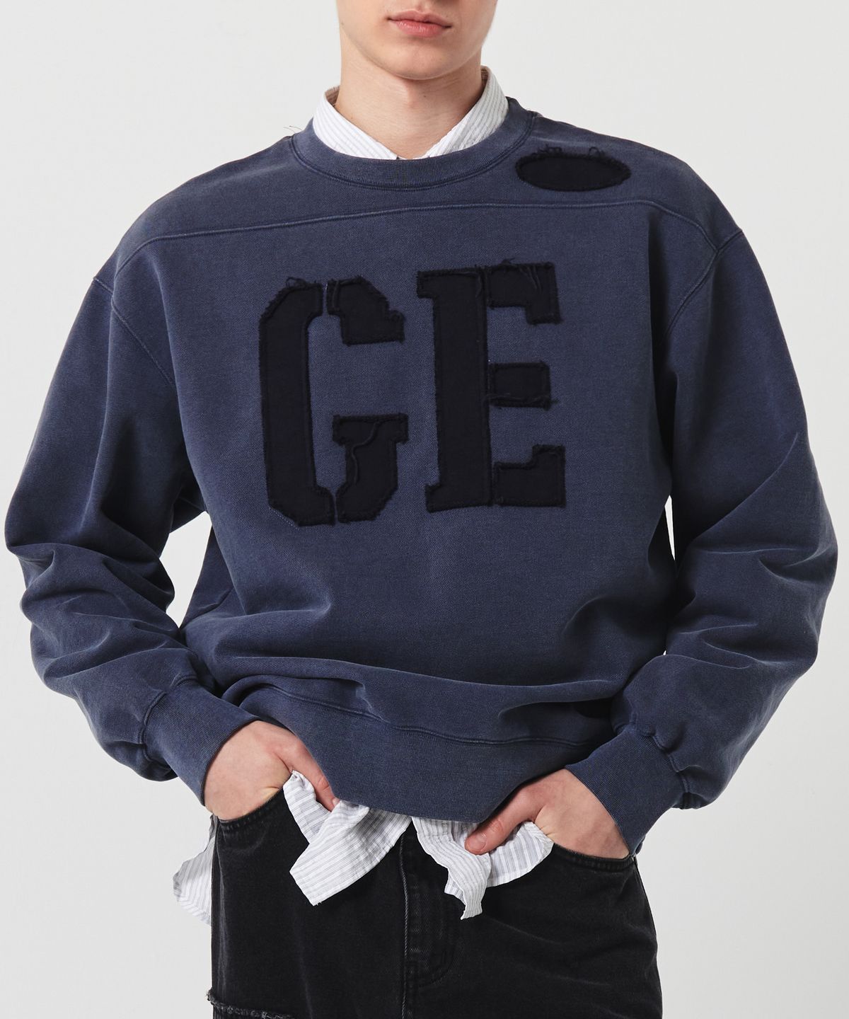 가든익스프레스(GARDEN EXPRESS) PIGMENT DYED APPLIQUE SWEAT SHIRT (navy)