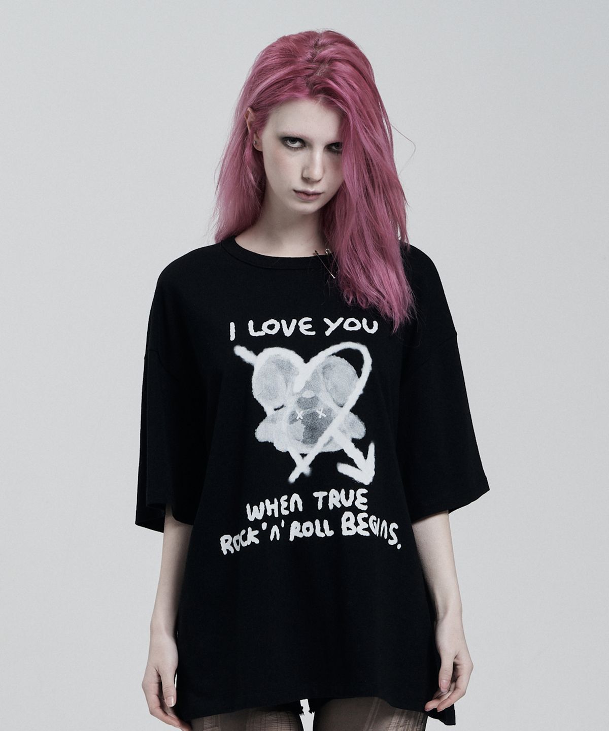 일리오(ILLIO) BLACK BEAR OVERSIZED T-SHIRTS