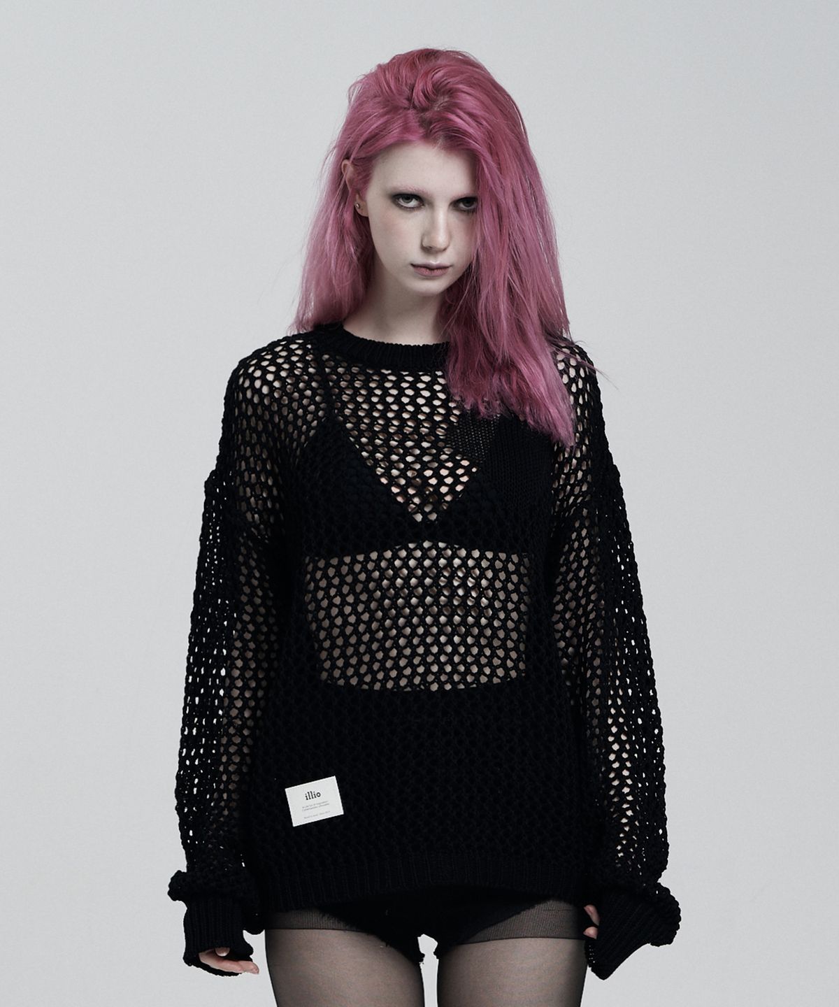 일리오(ILLIO) BLACK HEART MESH PULLOVER