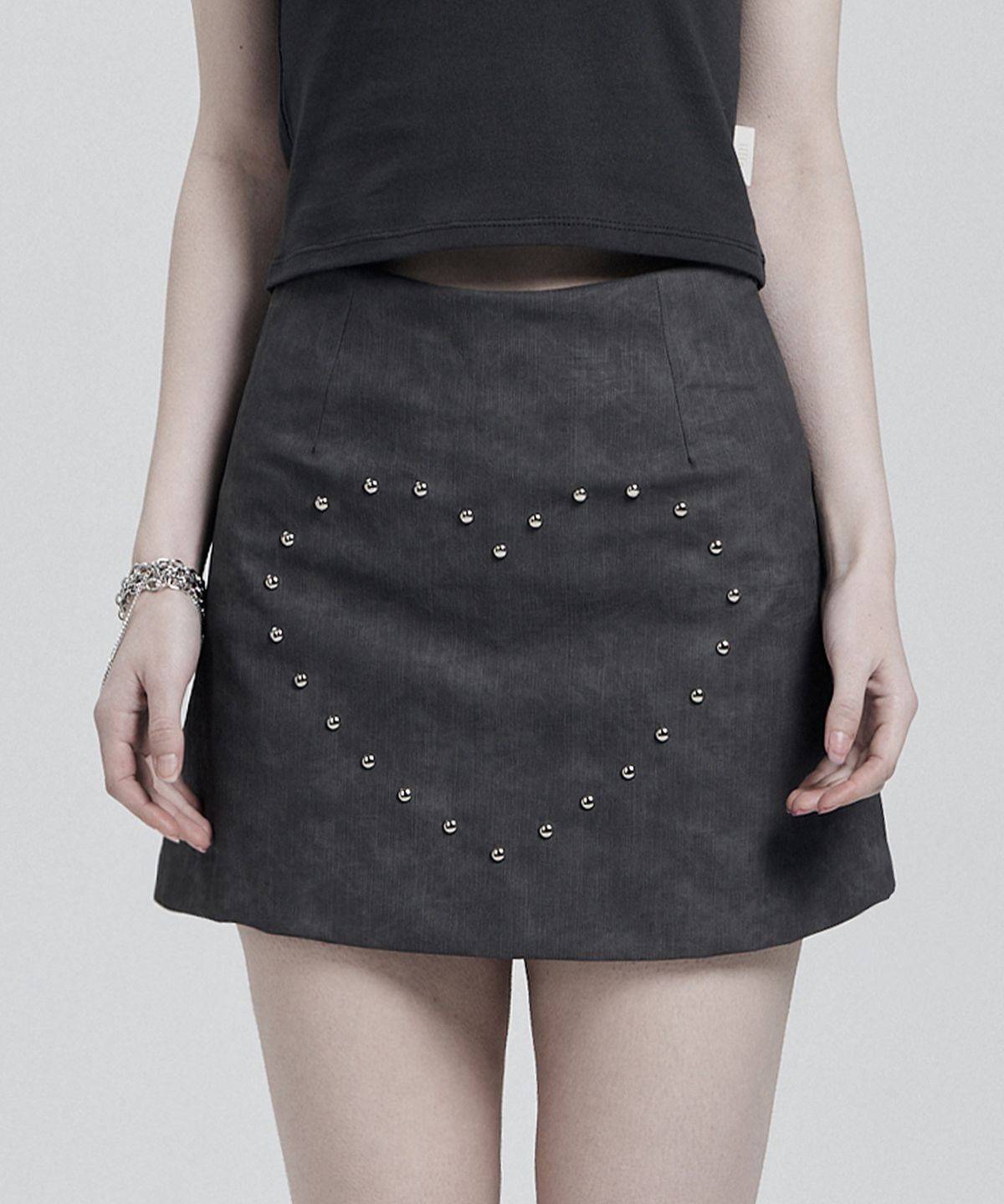 일리오(ILLIO) GRAY HEART STUD COATING SKIRTS