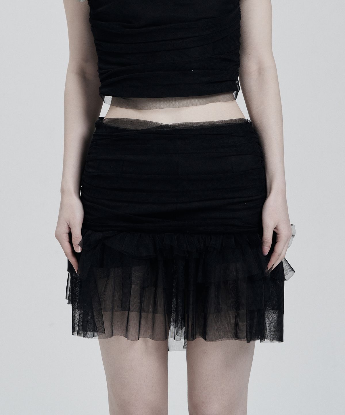 일리오(ILLIO) BLACK LACE SHORTS