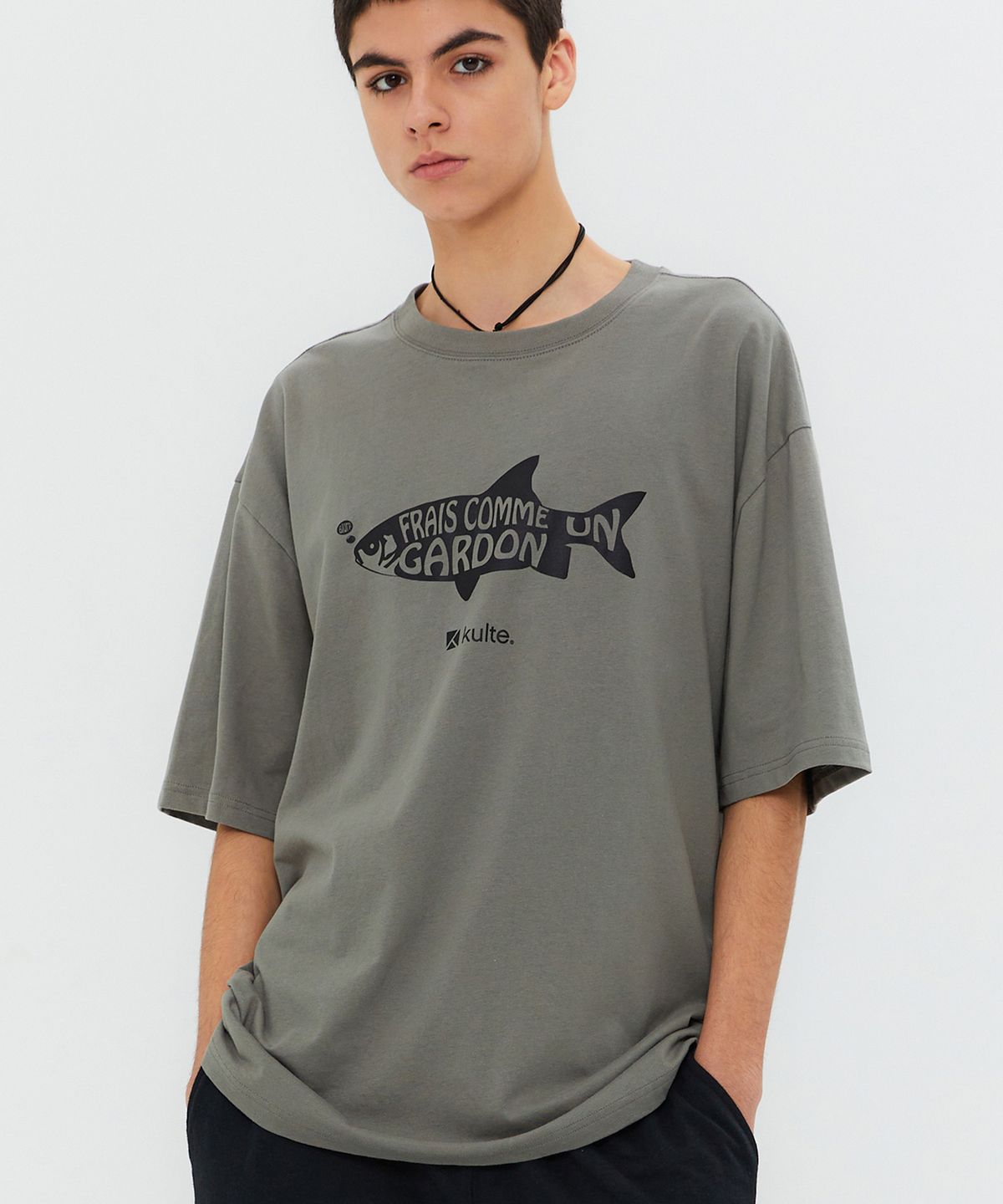 쿨트(KULTE) FISH T-SHIRT L.KHAKI