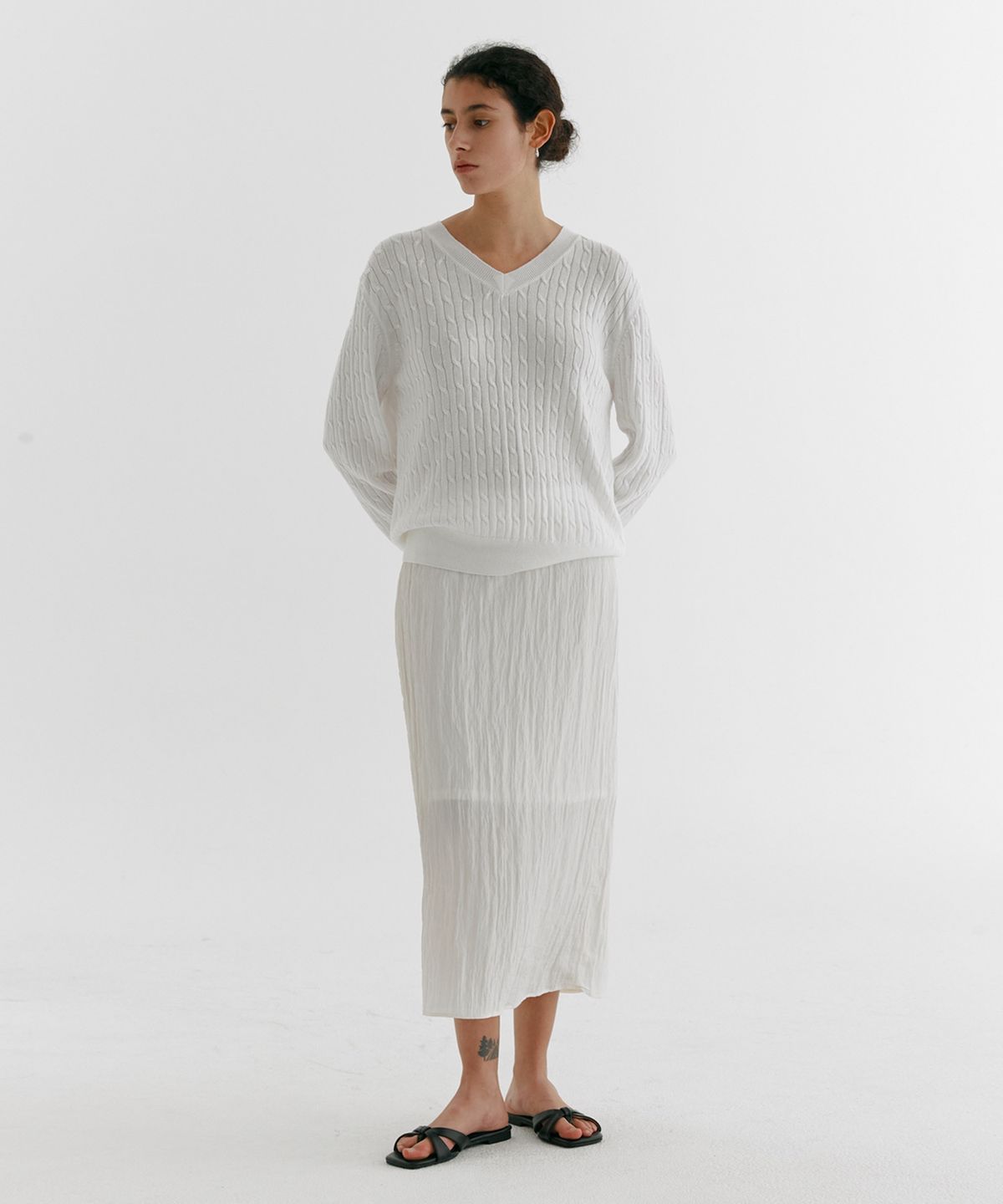 스텝어라운드(STEP AROUND) PLEATS CASUAL SATIN SKIRT_IVORY