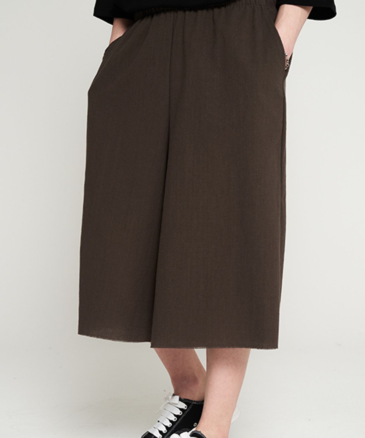 테네르(TENER) Linen Baggy 9 Bendable Pants Khaki