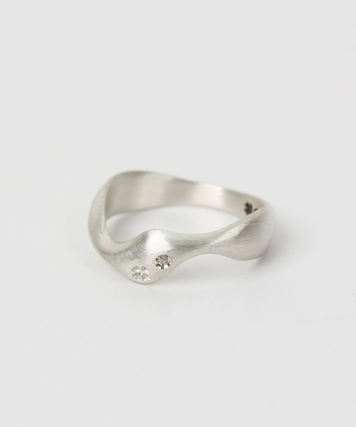 그레이노이즈(GRAYNOISE) Clover wave ring W (925 silver)