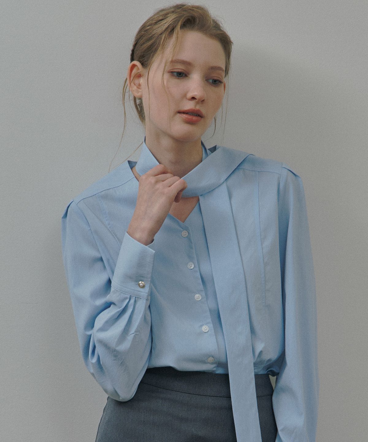 논로컬(NONLOCAL) V-neck Tie Blouse - Sky Blue
