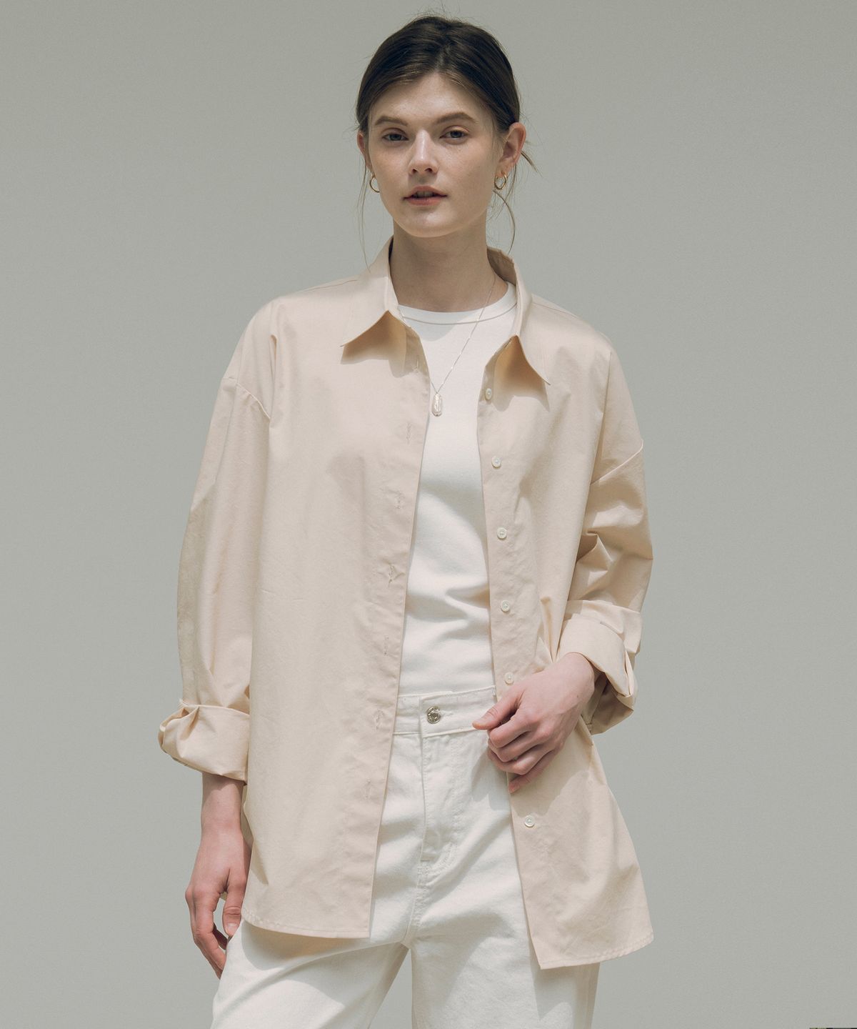 시야쥬(SIYAZU) SITP5143 오버핏 노블 셔츠_Light beige