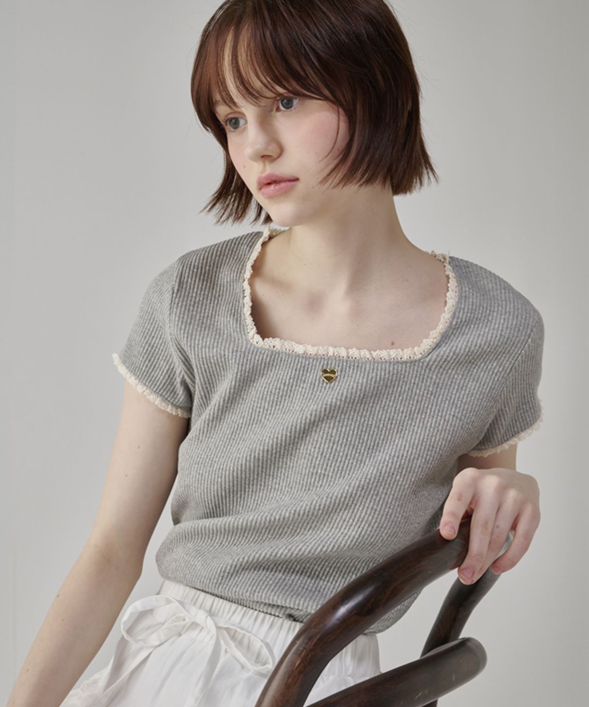 론론(RONRON) LACE SQUARE HEART NECK SHORT SLEEVE GREY