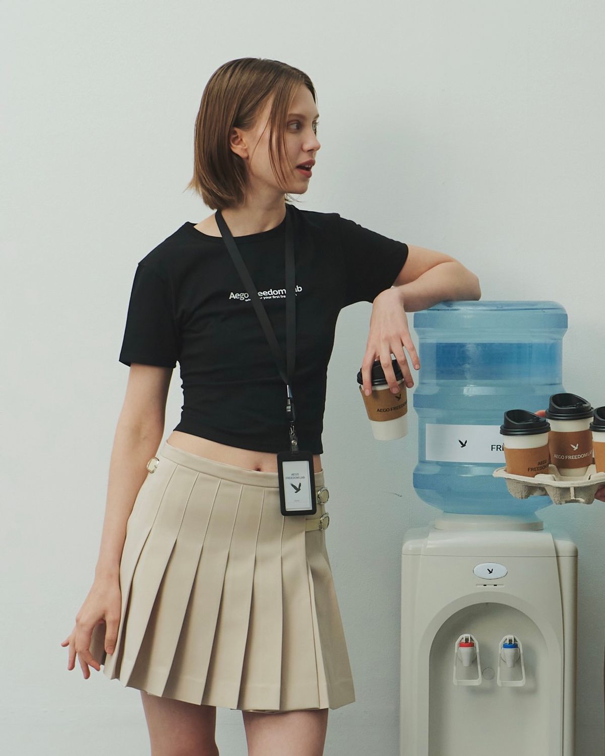 이고프리덤랩(AEGO FREEDOM LAB) 이고 로고 크롭 티셔츠_블랙
