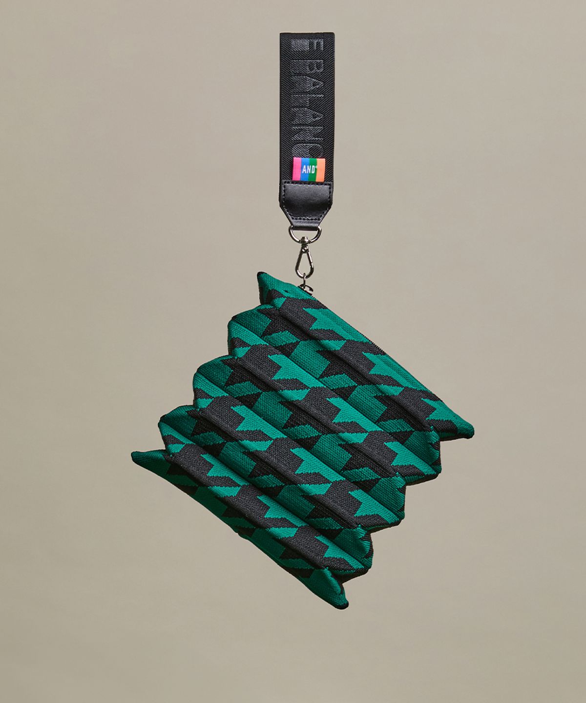 앤드 골프(AND GOLF) Handy Pleats Pouch Hound BlackGreen