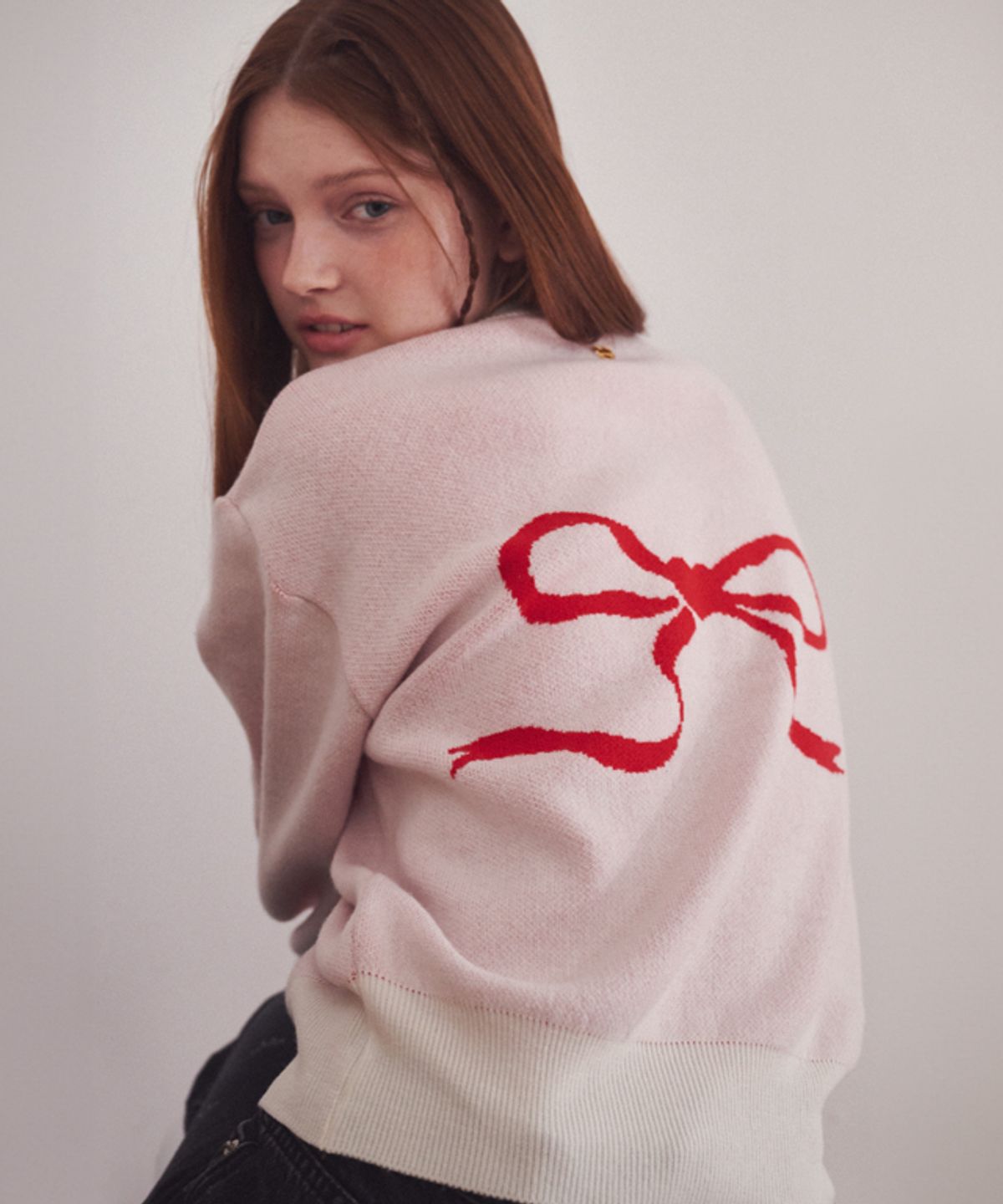 론론(RONRON) HEART RIBBON JACQUARD KNIT CARDIGAN IVORY RED