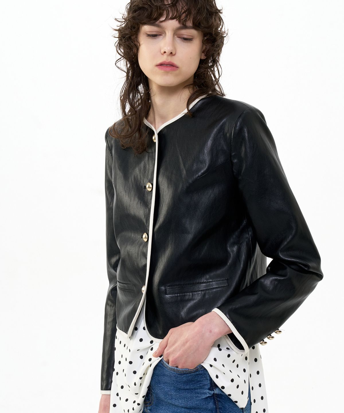 비콰이엇(B QUIET) CROPPED FAUX LEATHER JACKET_BLACK IVORY