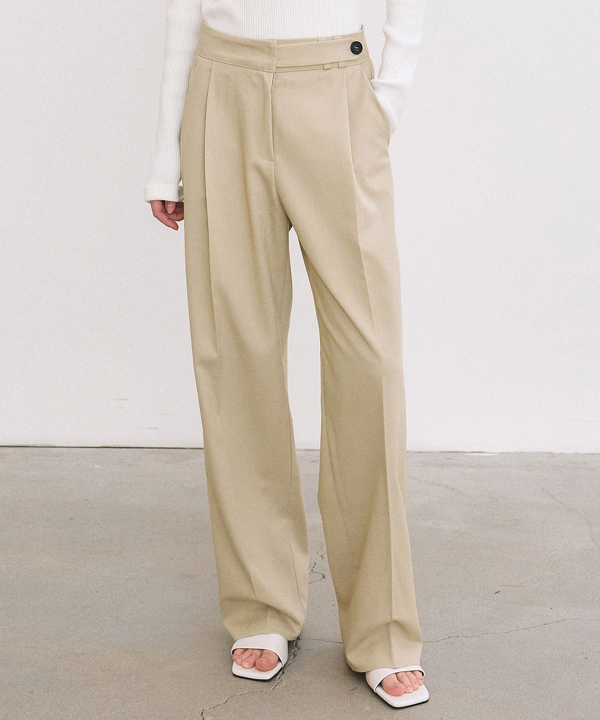 닉앤니콜(NICK&NICOLE) MINIMAL CLASSIC PINTUCK SLACKS_BEIGE