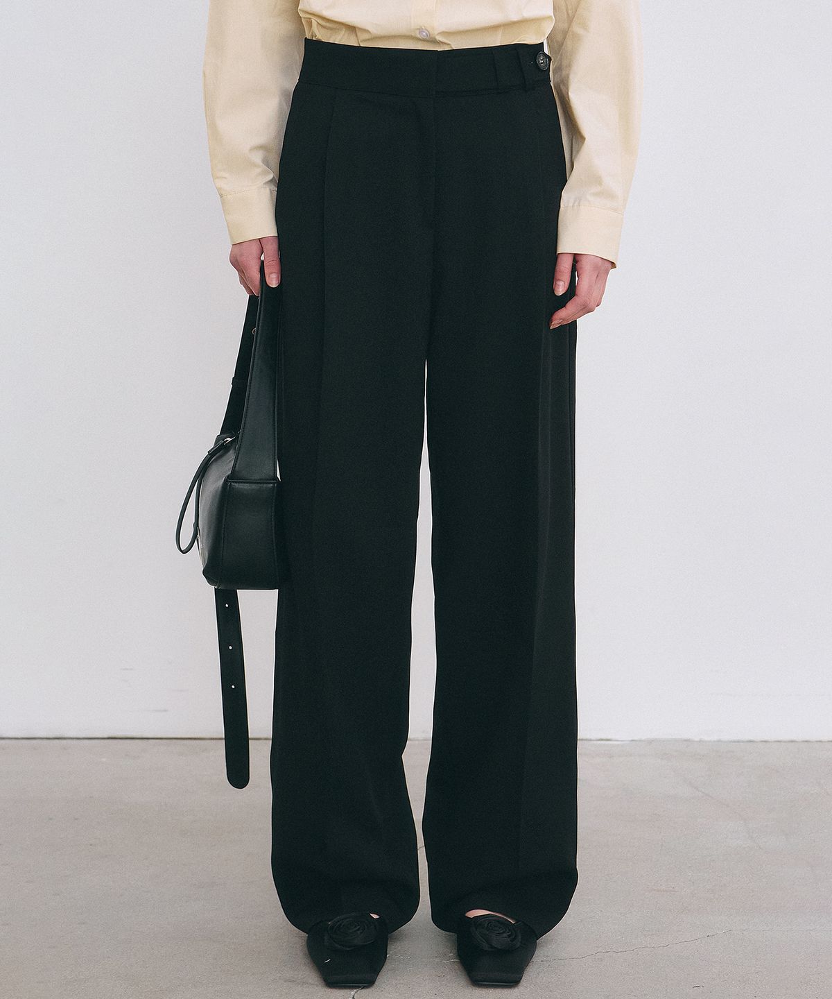 닉앤니콜(NICK&NICOLE) MINIMAL CLASSIC PINTUCK SLACKS_BLACK