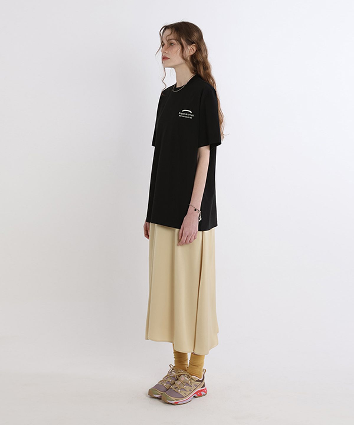 그린버터(GREENBUTTER) Needlework Logo Tee (Black)