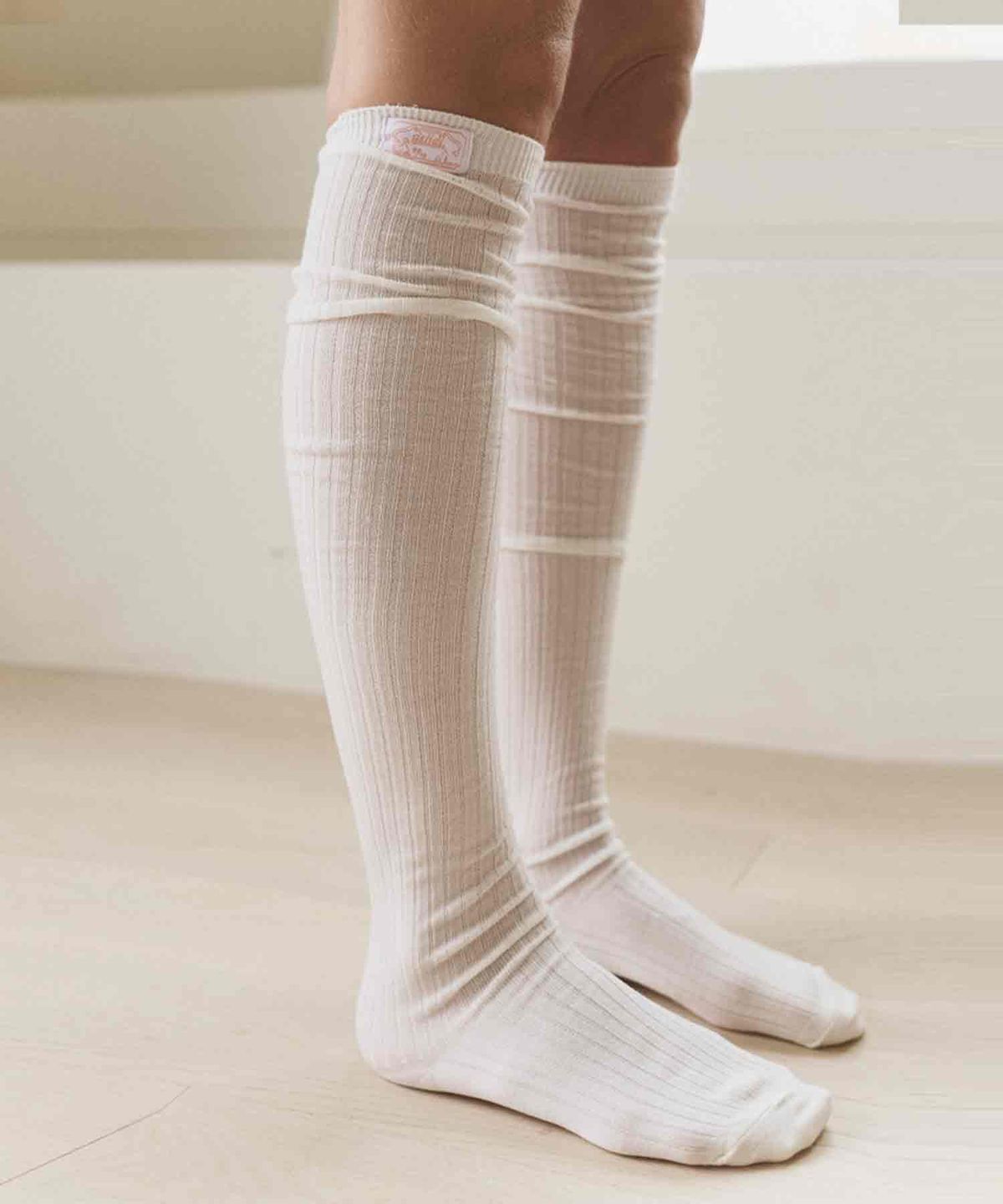 딜라이디(DELIDI) Droplet knee socks (white)