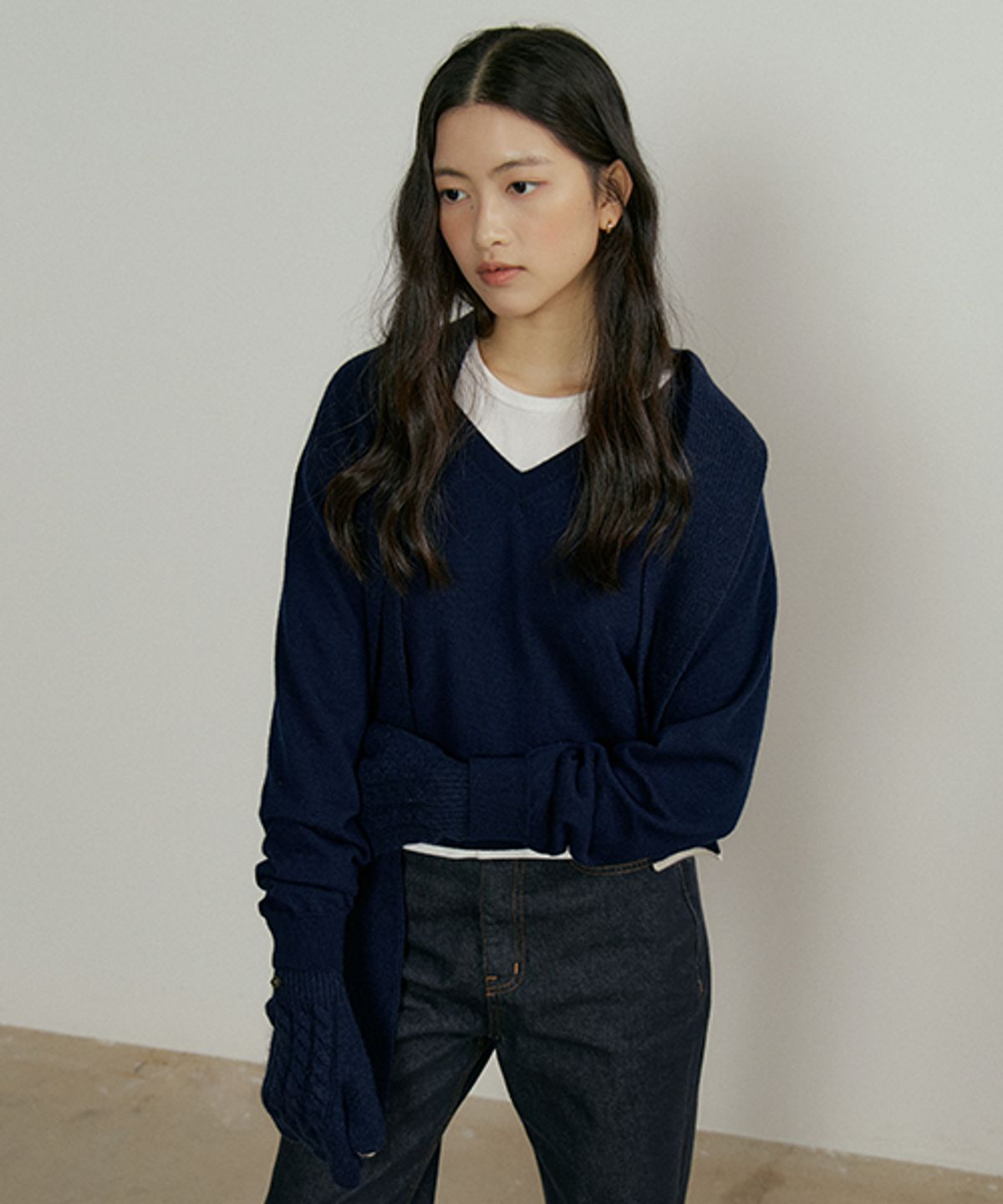 링서울(LINGSEOUL) merino wool V-neck knit top-navy