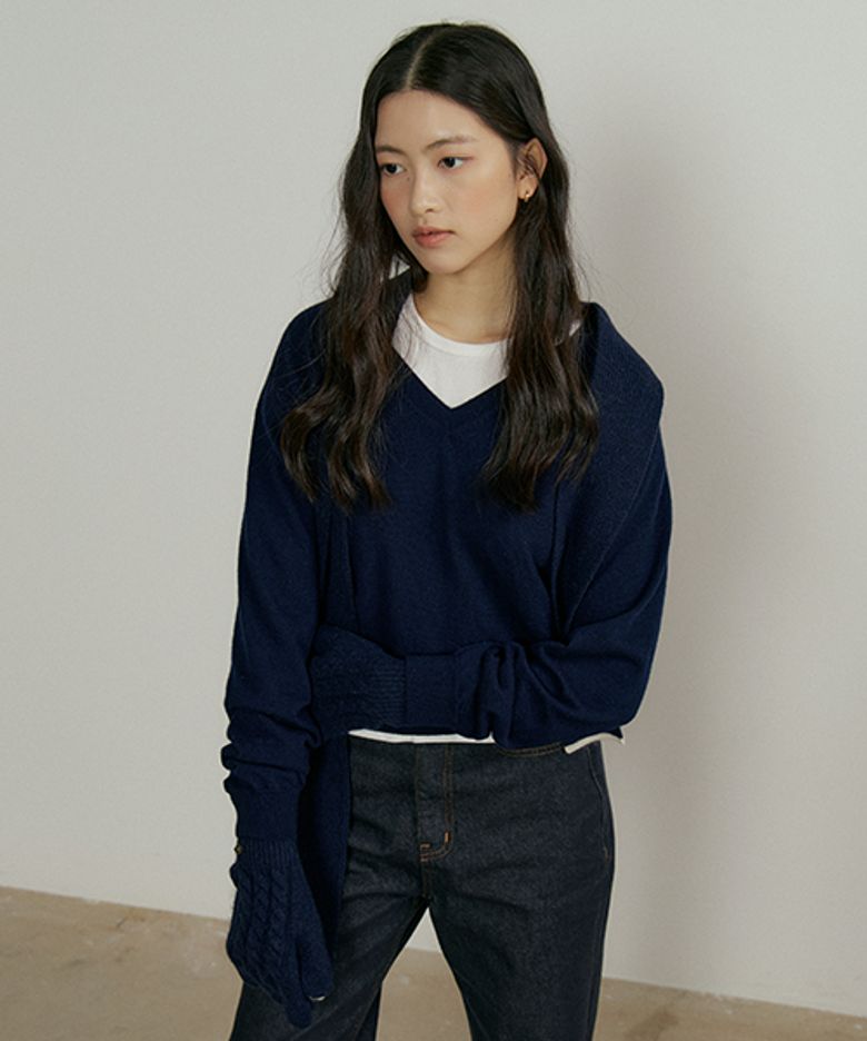 merino wool V-neck knit top-navy