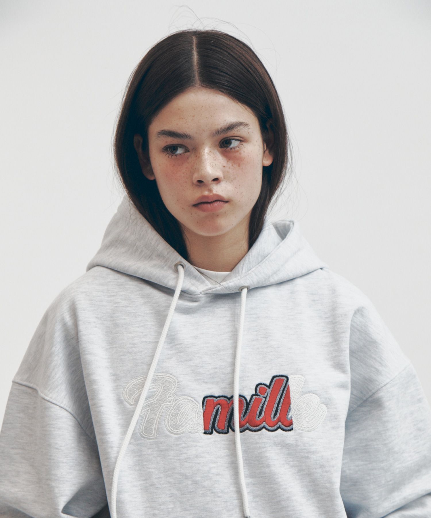  MUSINSA | FAMILLE Contrast embroidery oversized hoodie melange gray