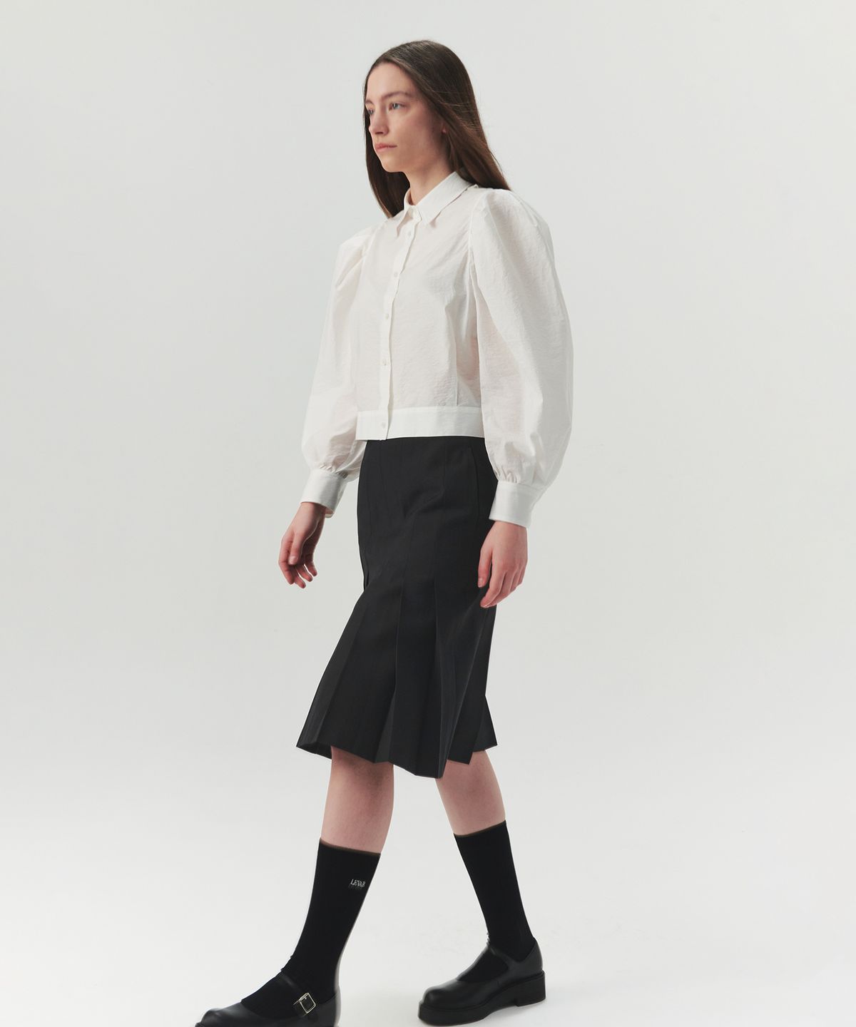 르바(LEVAR) See-Through Cropped Blouse - Off White