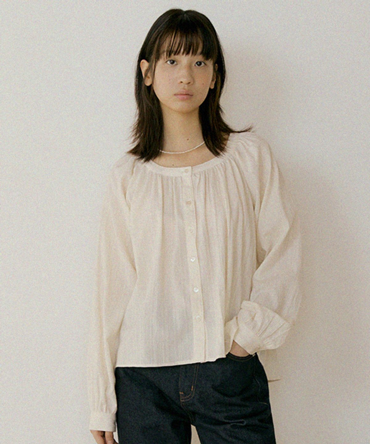 링서울(LINGSEOUL) stripe shirring volume blouse-cream