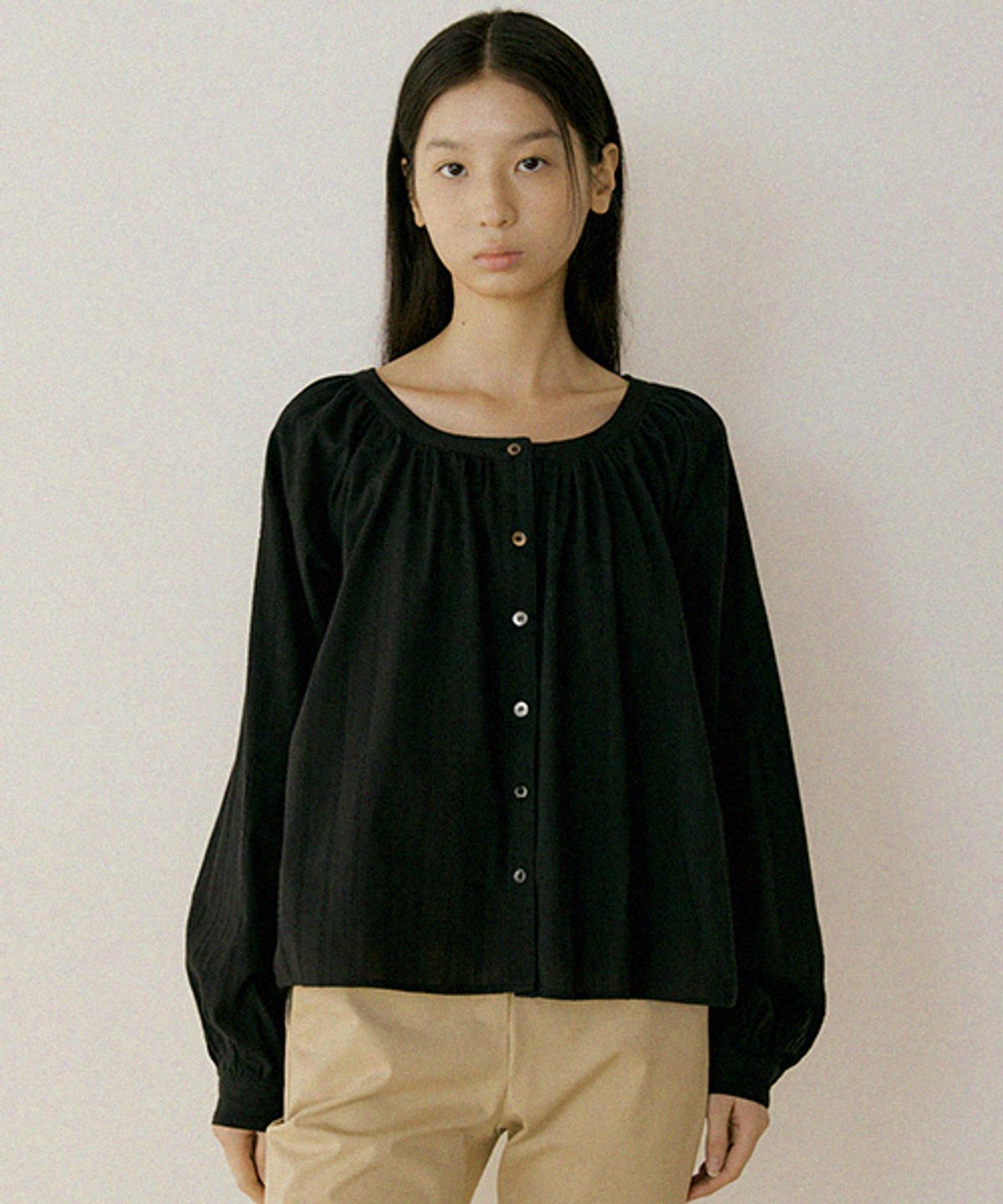 링서울(LINGSEOUL) stripe shirring volume blouse-black