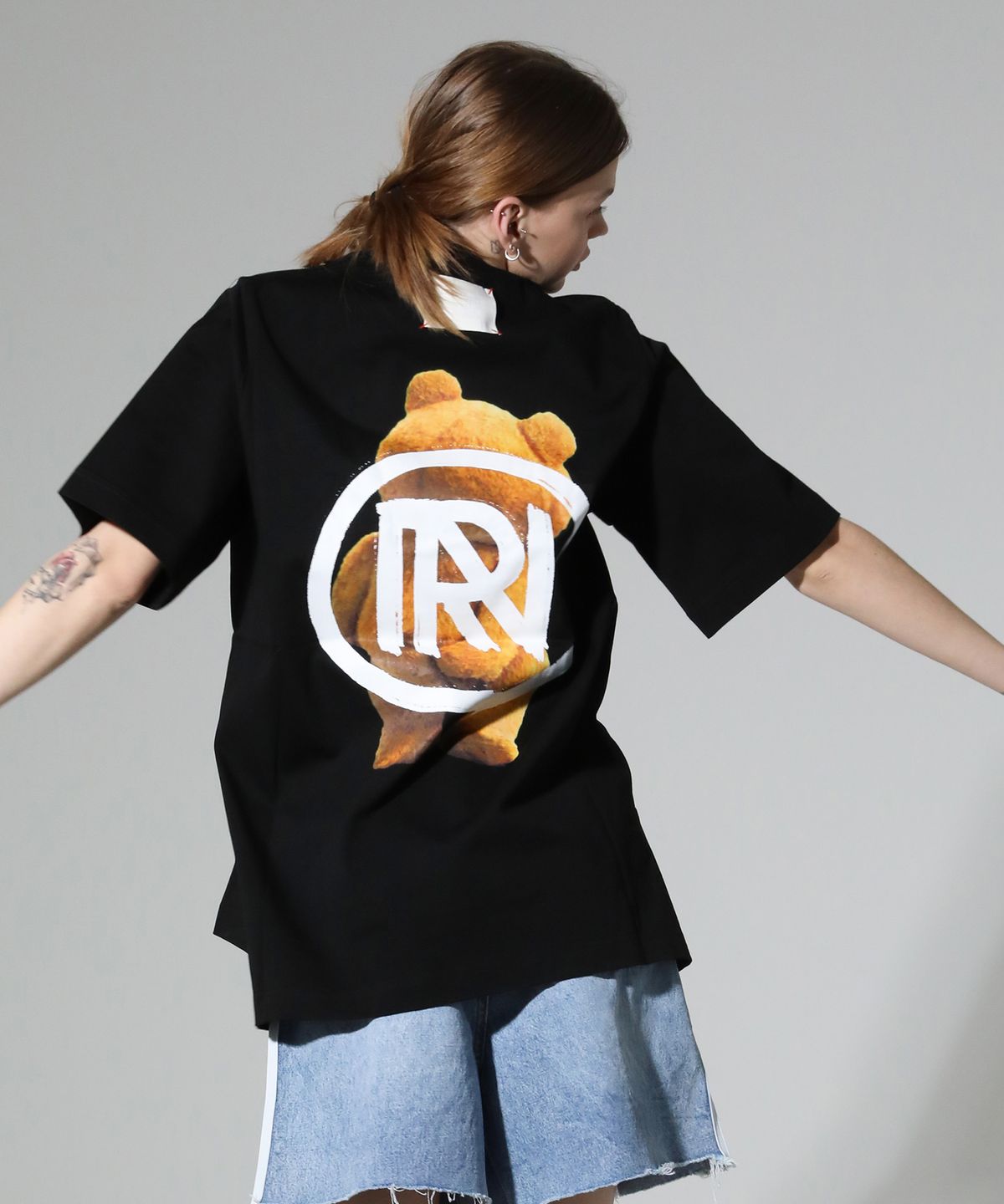 림닉(REEMNIK) 로고 베어 티셔츠 (Black)