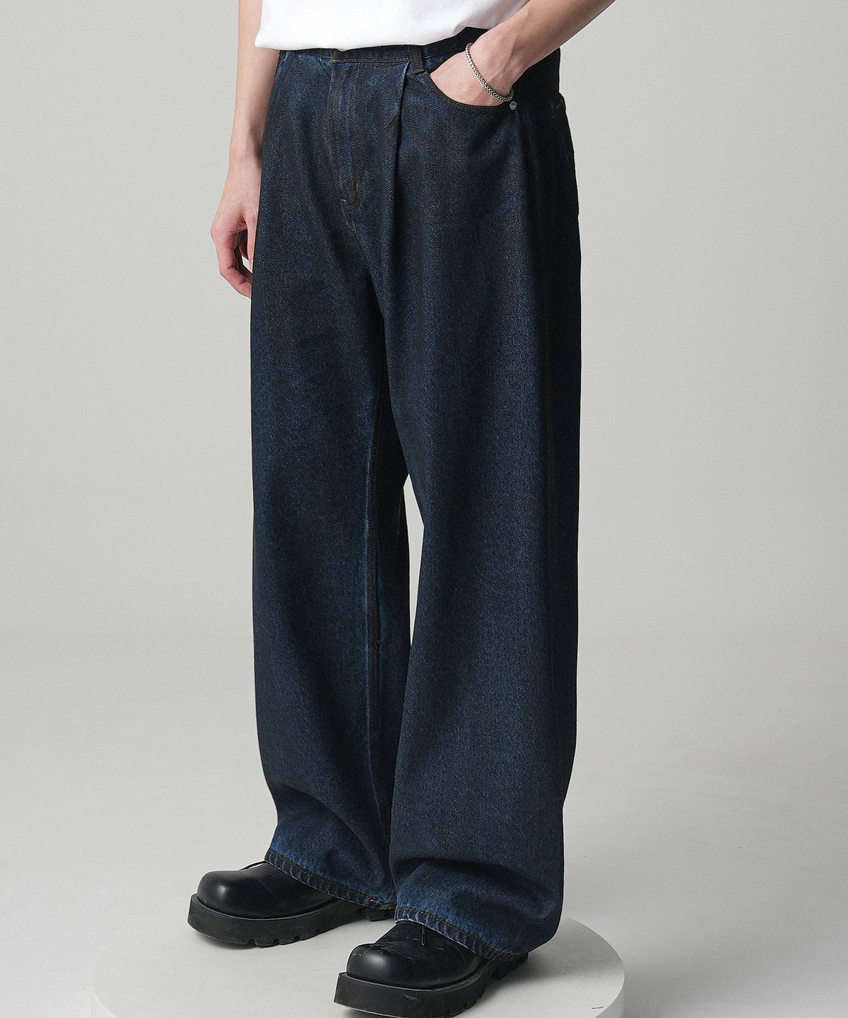 어반드레스(AVANDRESS) Glossy Pintuck Denim Pants INDIGO COATING